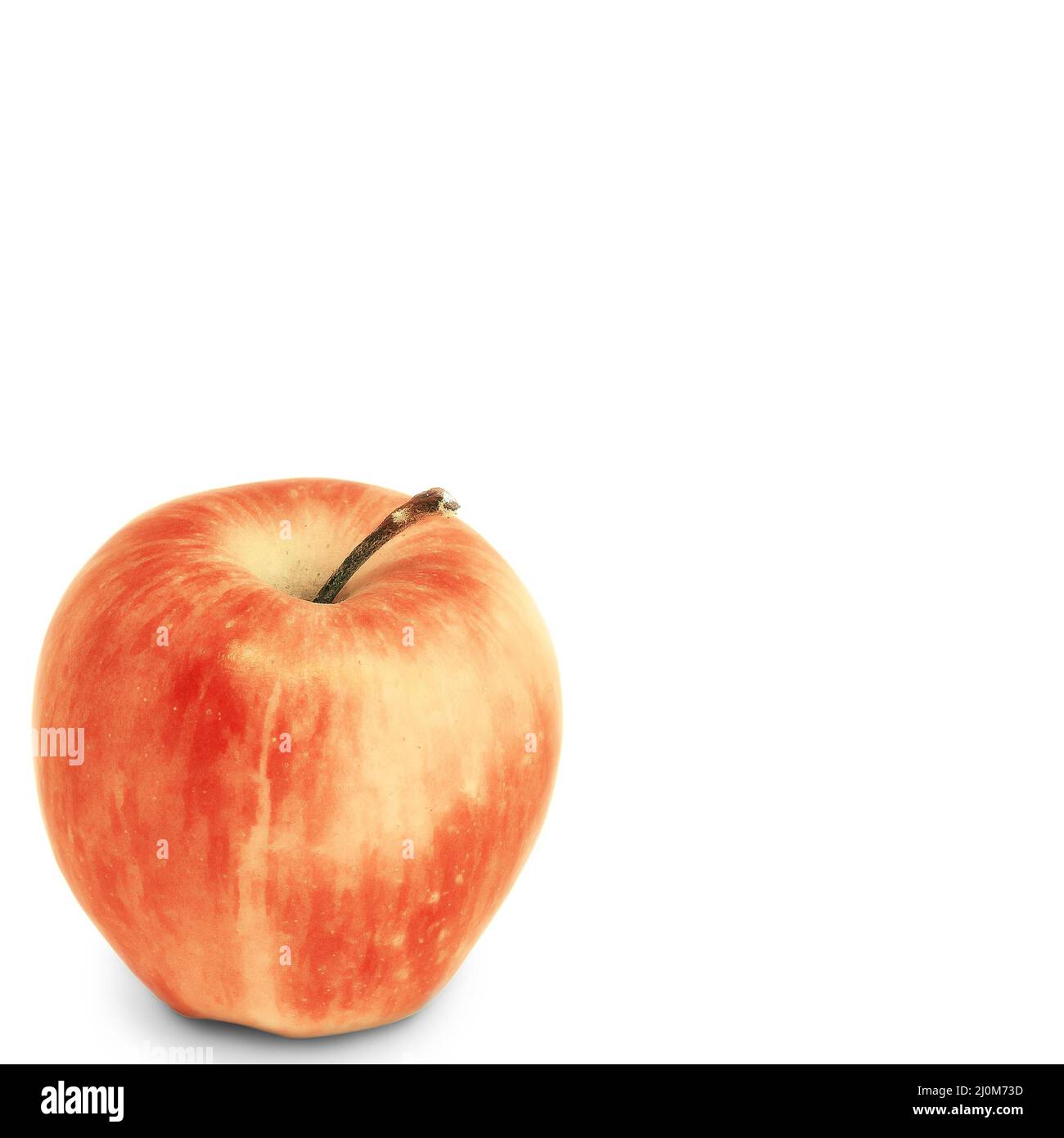 Composizione semplice con una mela. Mela rossa su sfondo isolato. Mela matura nell'angolo su sfondo bianco. Rip. Fresco Foto Stock
