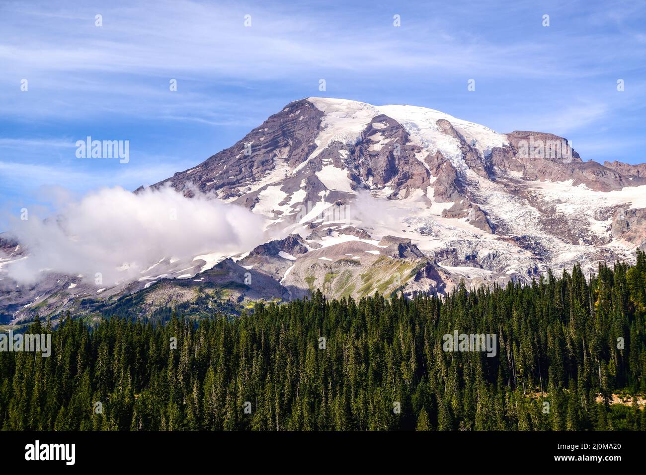 Maestoso manto nevoso del Monte Rainier, Washington-USA Foto Stock