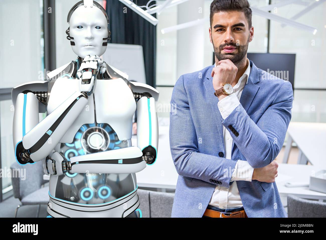 Uomo d'affari e robot umanoide Foto Stock