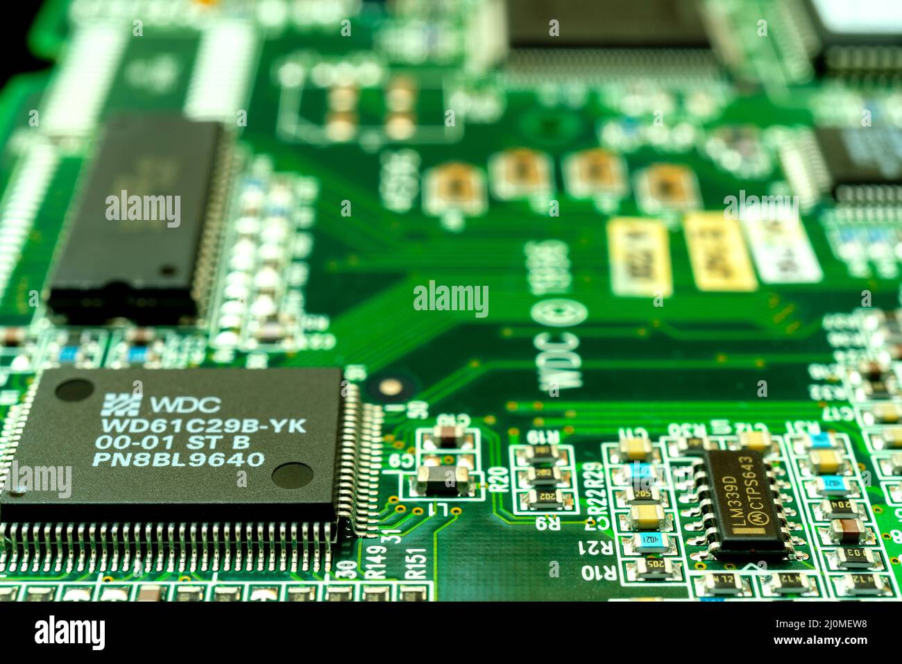 Scheda di computer moderno. Riparazione del calcolatore. Moderna tecnologia informatica. Foto Stock