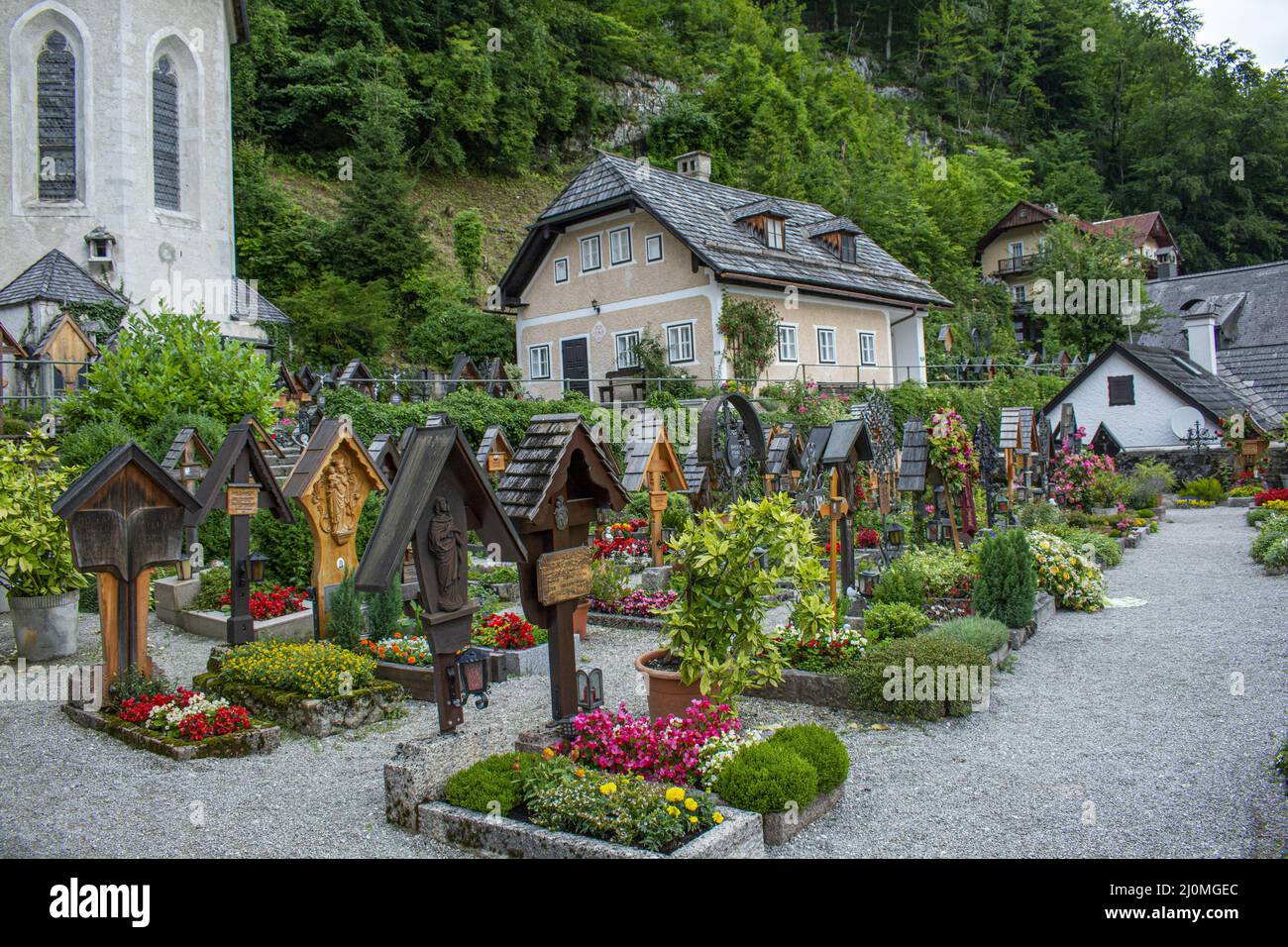 HALLSTATT, AUSTRIA - Luglio, 19 2020 : tradizionale villaggio austriaco di Hallstatt. Hallstatt è un villaggio storico situato ad Austri Foto Stock