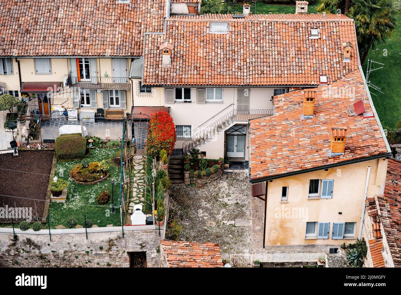 Patio di una vecchia casa a Bergamo. Vista dall'alto Foto Stock