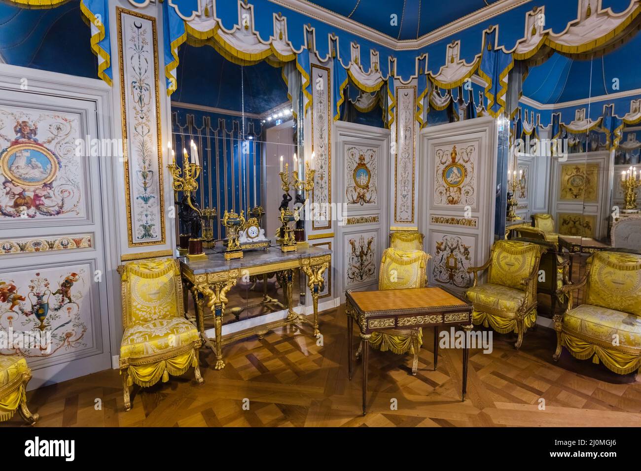 PARIGI, FRANCIA - 18 agosto 2017: Interno del Museo del Louvre Foto Stock