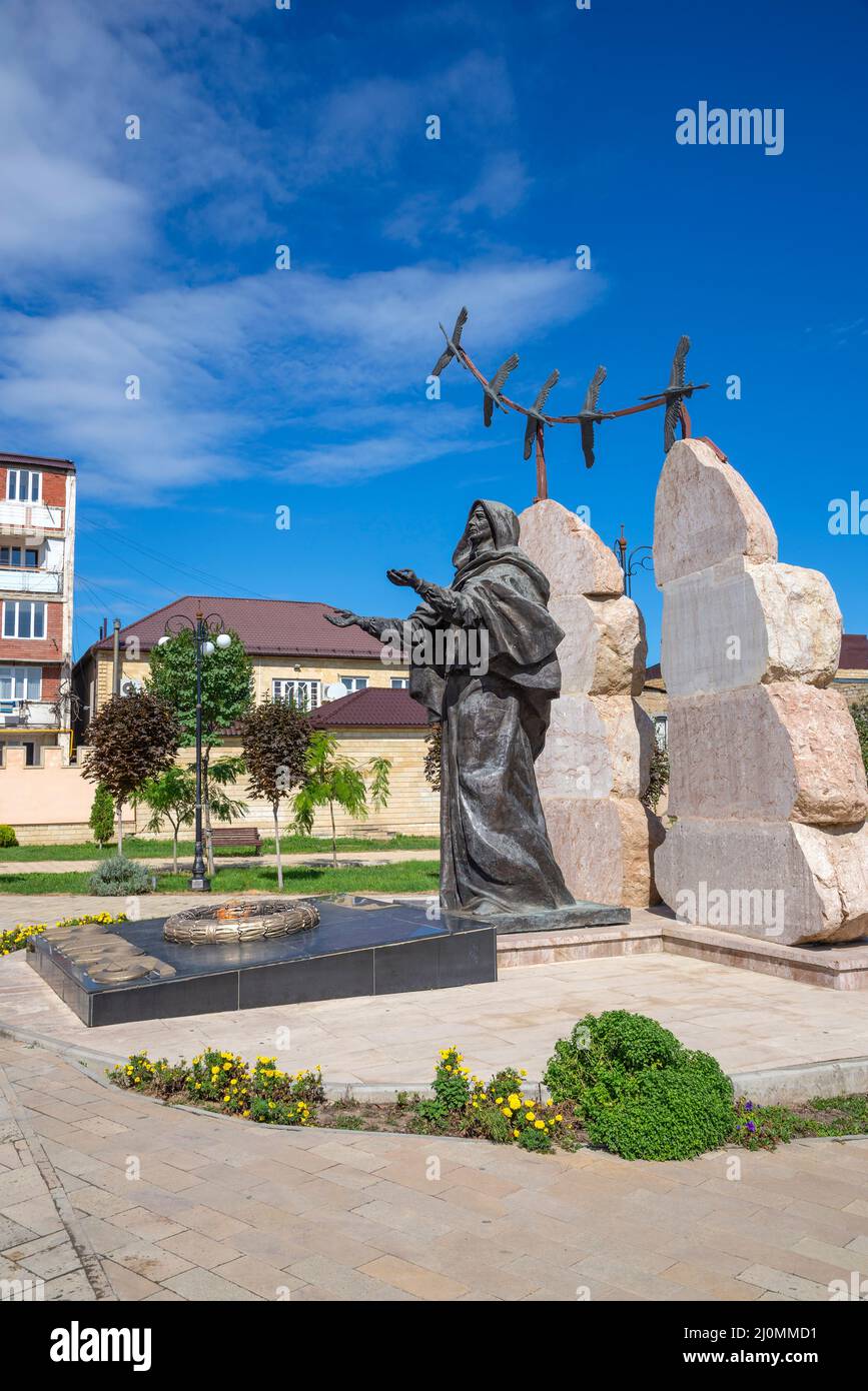 DERBENT, RUSSIA - 27 SETTEMBRE 2021: Monumento alla 'Madre addolorante' sulla Walk of Fame. Derbent. Repubblica del Dagestan Foto Stock