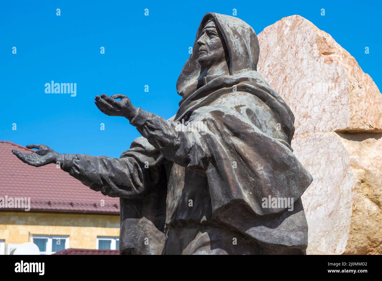 DERBENT, RUSSIA - 27 SETTEMBRE 2021: Monumento al primo piano della 'Madre addolorante'. Repubblica del Dagestan Foto Stock