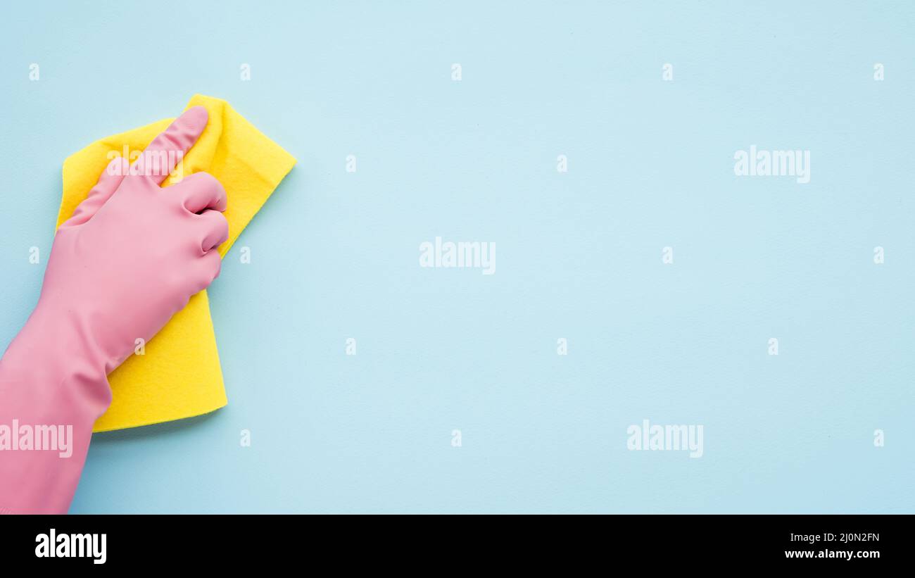Composizione per la pulizia di superfici piane con copyspace Foto Stock