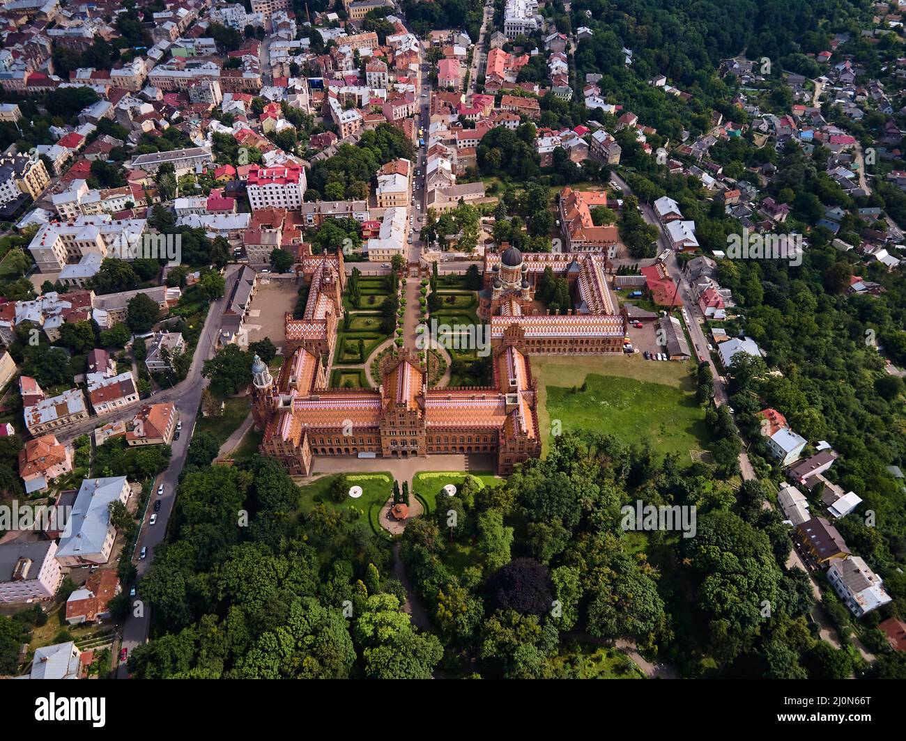 Veduta aerea dell'Università Nazionale di Yuriy Fedkovych Chernivtsi, Ucraina, monumenti architettonici dell'Ucraina occidentale, destinazione turistica di Chernivtsi. Foto Stock