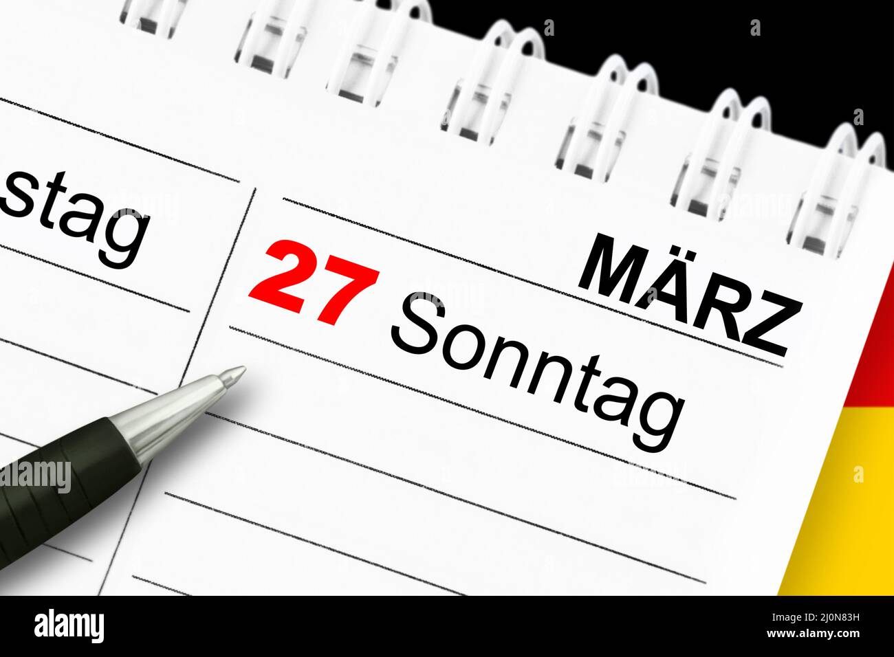 Calendario tedesco 2022 Domenica 27 Marzo Sabato e primo piano matita Foto Stock