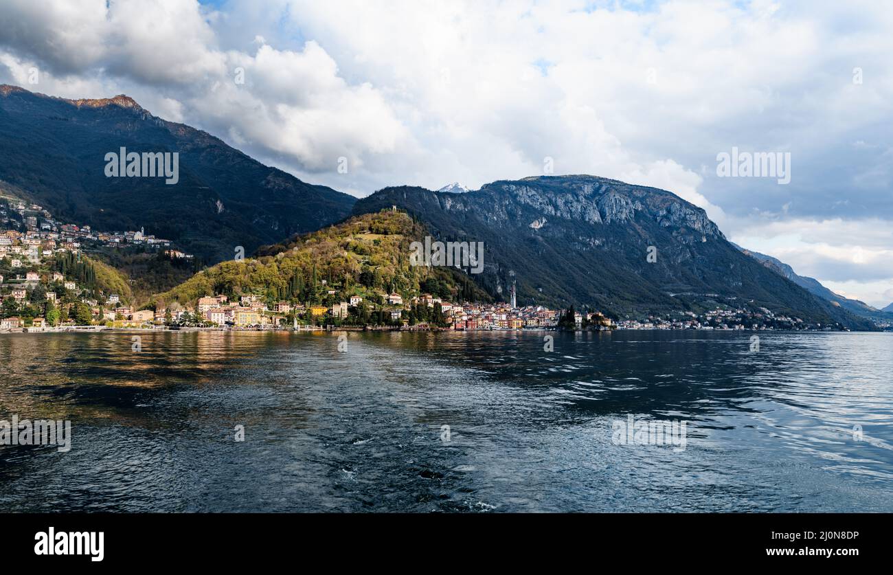 Costa montuosa del Lago di Como. Italia Foto Stock