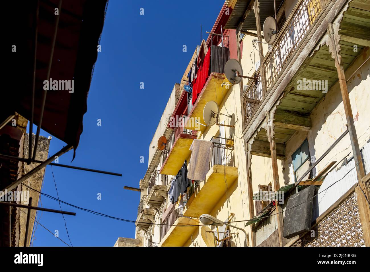 Fez o Fes è una città dell'entroterra settentrionale del Marocco e capitale della regione amministrativa di Fes-Meknes. Foto Stock
