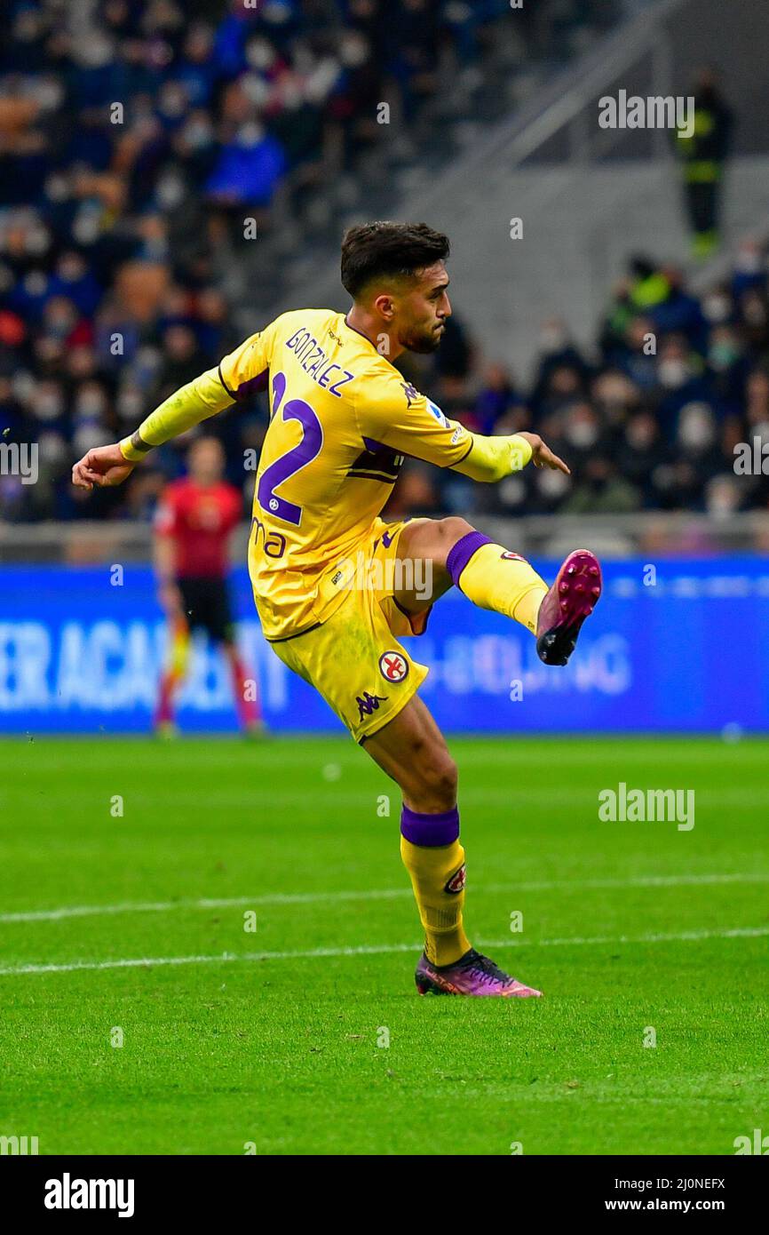 Milano, Italia. 19th Mar 2022. Nicolas Gonzalez (22) di Fiorentina ha visto nella serie una partita tra Inter e Fiorentina a Giuseppe Meazza di Milano. (Photo Credit: Gonzales Photo/Alamy Live News Foto Stock