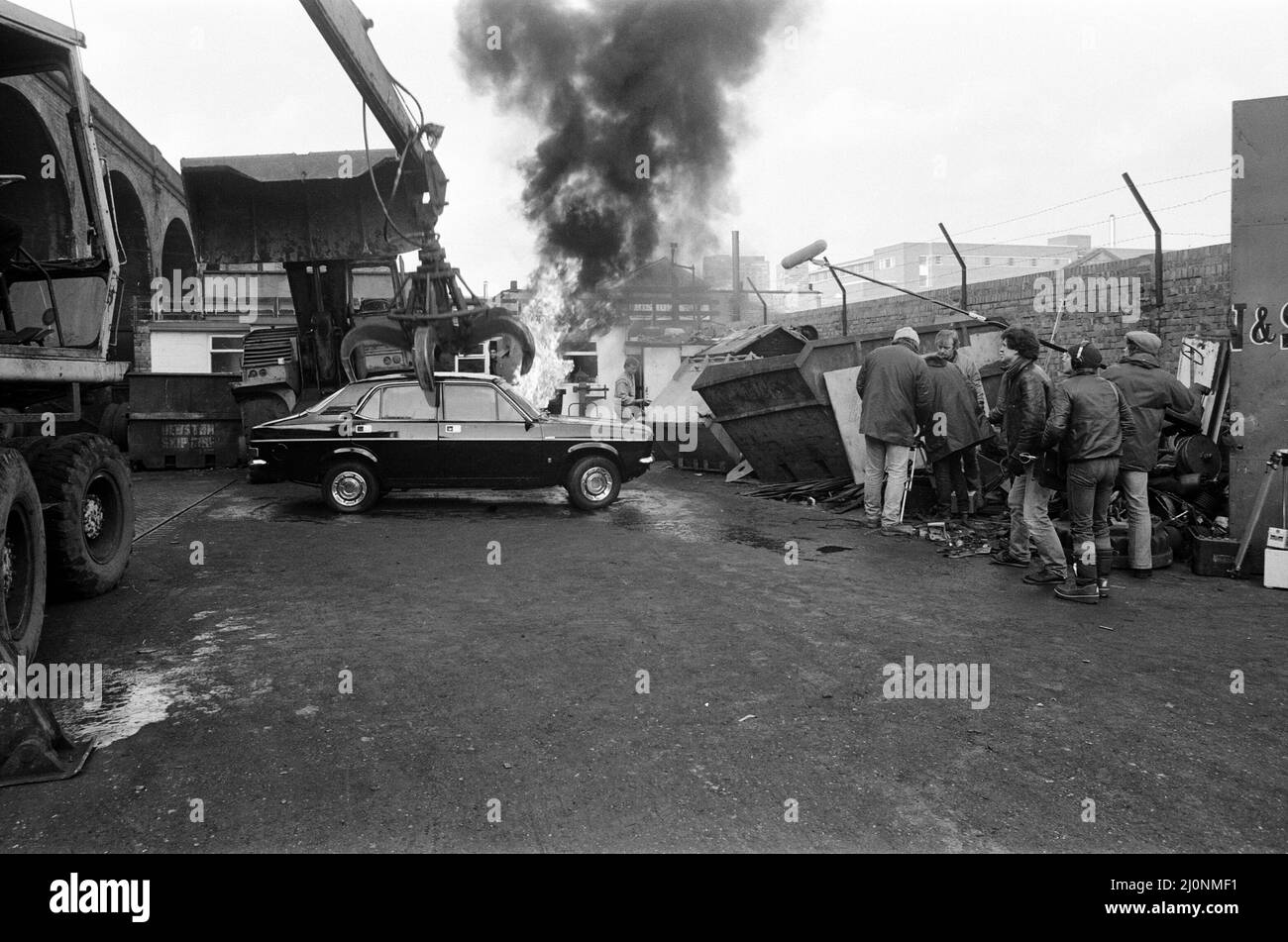 UB40 filmare un video film in un deposito. Il video film presenterà brani del loro album 'Labor of Love'.21st Gennaio 1983. Foto Stock