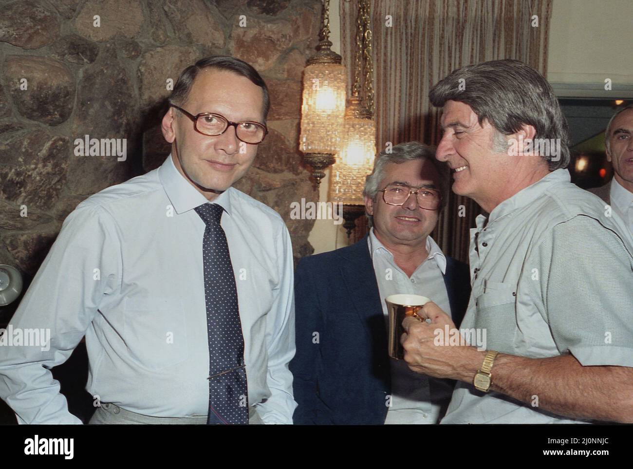 Los Angeles, USA, circa 1989. Pianista jazz rumeno János (Iancsy) Kőrössy (a sinistra) con il chitarrista Nini Pascalini (a destra). Foto Stock