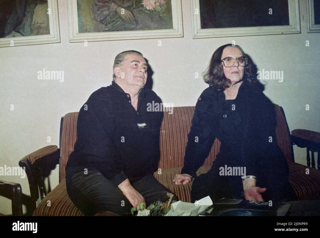 Bucarest, Romania, 1990. Direttore del coro rumeno Marin Constantin e l'attrice Leopoldina Bălănuță. Foto Stock