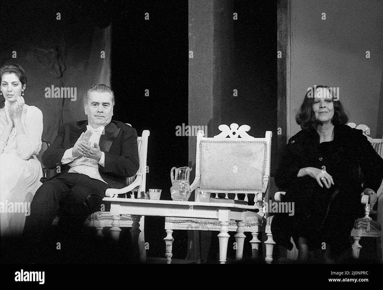 Bucarest, Romania, 1990. Direttore del coro rumeno Marin Constantin e l'attrice Leopoldina Bălănuță durante un recital. Foto Stock