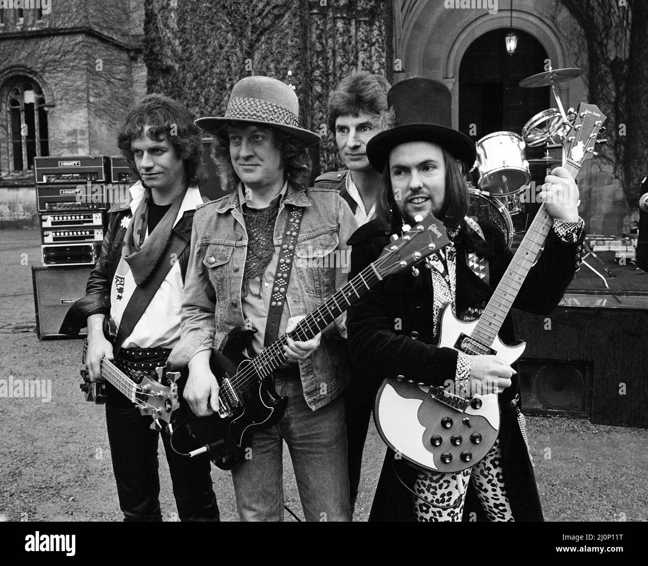 Slade (Dave Hill, Don Powell, Noddy Holder e Jim Lea) ha girato un nuovo video al castello di Eastnor, vicino a Ledbury. 26th gennaio 1984. Foto Stock