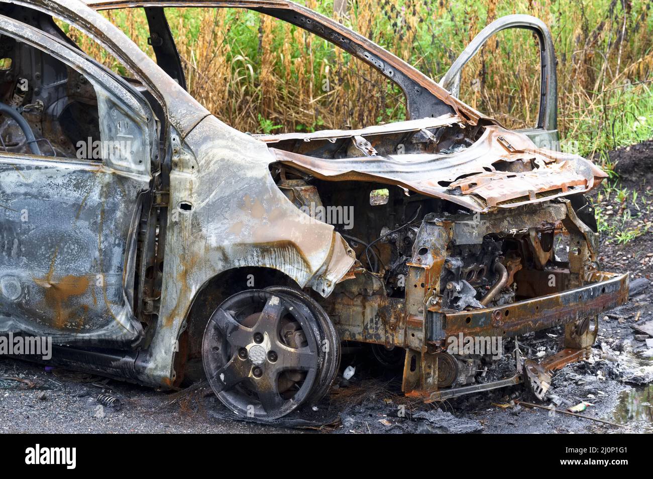 Ha bruciato l'automobile insieme di fuoco e lasciato dalla gioia pilota Foto Stock