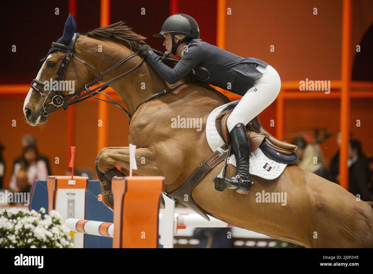 Angelica AUGUSTSSON ZANOTELLI (SWE) a cavallo DI KALINKA VAN DE NACHTEGAELE durante il premio Saut Hermes al Saut-Hermes 2022, evento equestre FEI il 19 marzo 2022 presso l'effimero Grand-palais di Parigi, Francia - Foto Christophe Bricot / DPPI Foto Stock