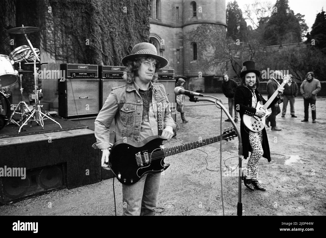 Slade (Dave Hill e Noddy Holder) filma un nuovo video al castello di Eastnor, vicino a Ledbury. 26th gennaio 1984. Foto Stock