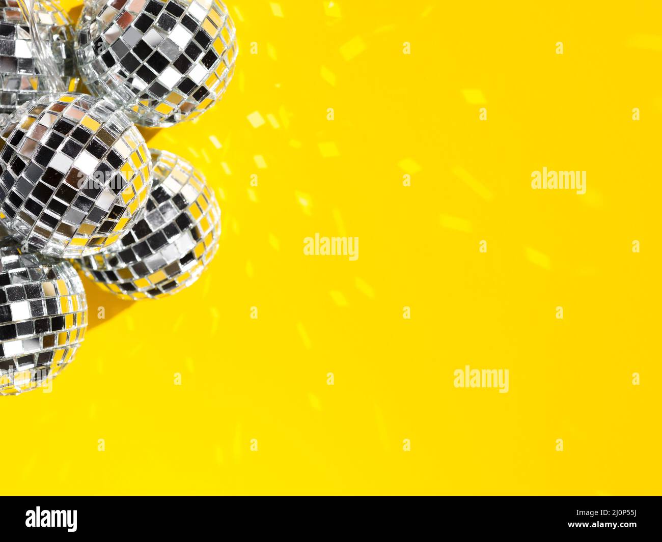 Impostare i globi disco luminosi con spazio copia . Alta qualità e risoluzione bellissimo concetto di foto Foto Stock