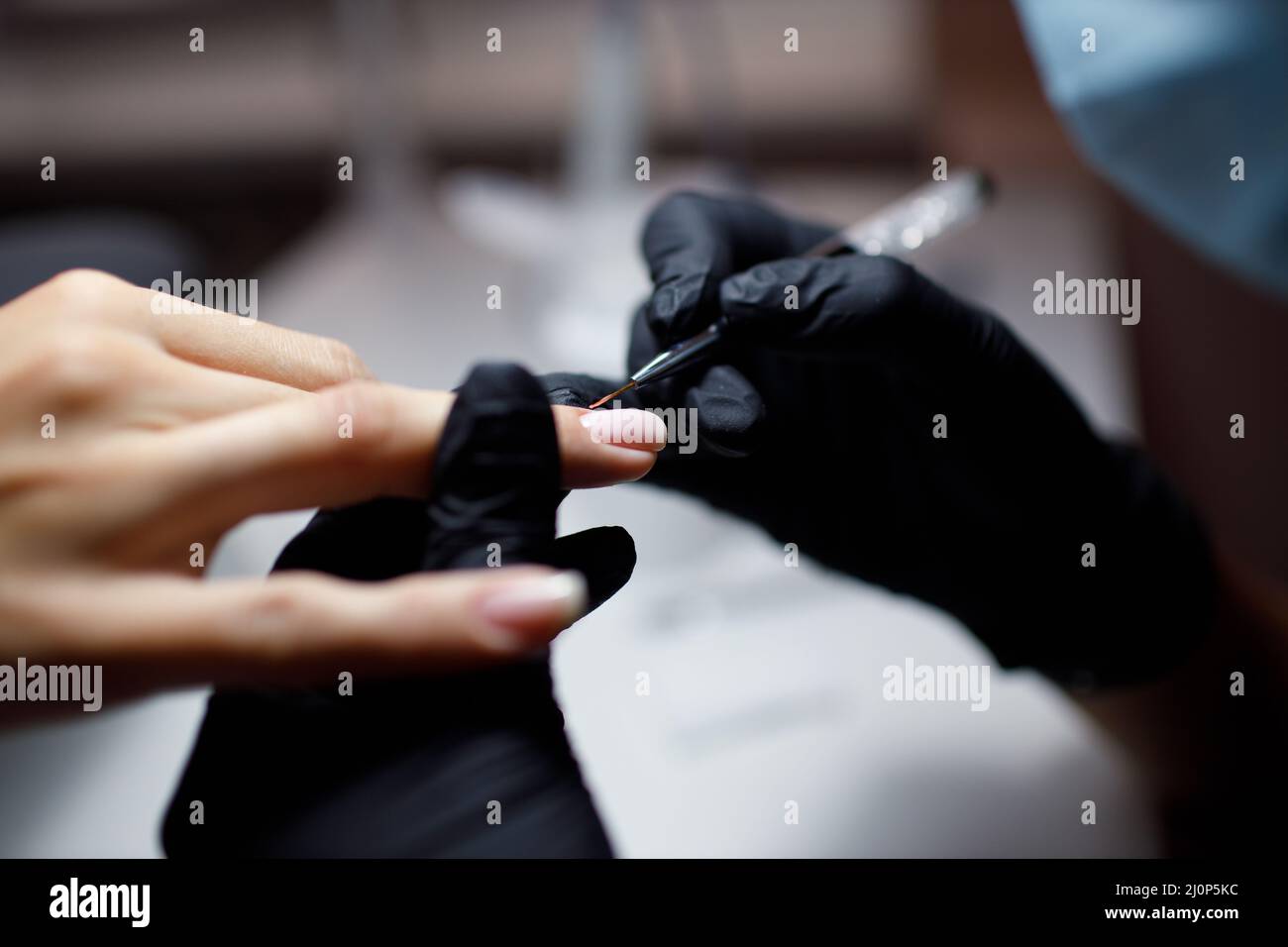 Manicure processo femmina mani unghie dita lucidare Foto Stock