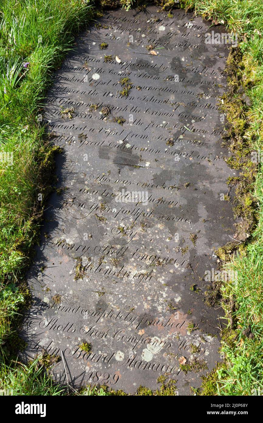 Tomba del capitano Robert Bain, capitano della barca a vapore, Comet la prima nave commerciale a vapore progettato e costruito da Henry Bell, in cimitero Foto Stock