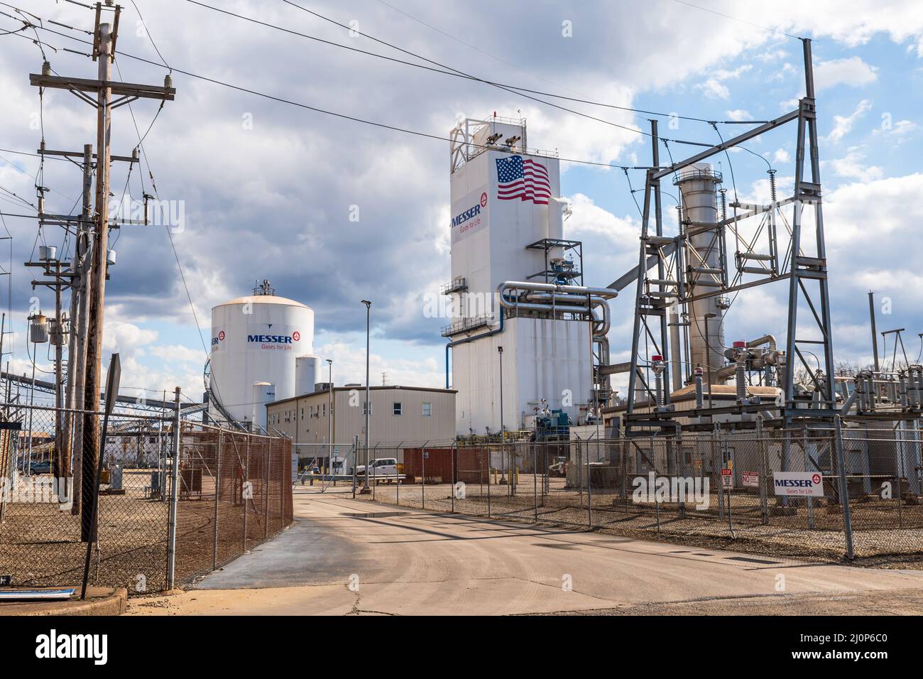 Si è inserito in un sito industriale che produce azoto liquido per la vendita e la distribuzione a Braddock, Pennsylvania, USA Foto Stock