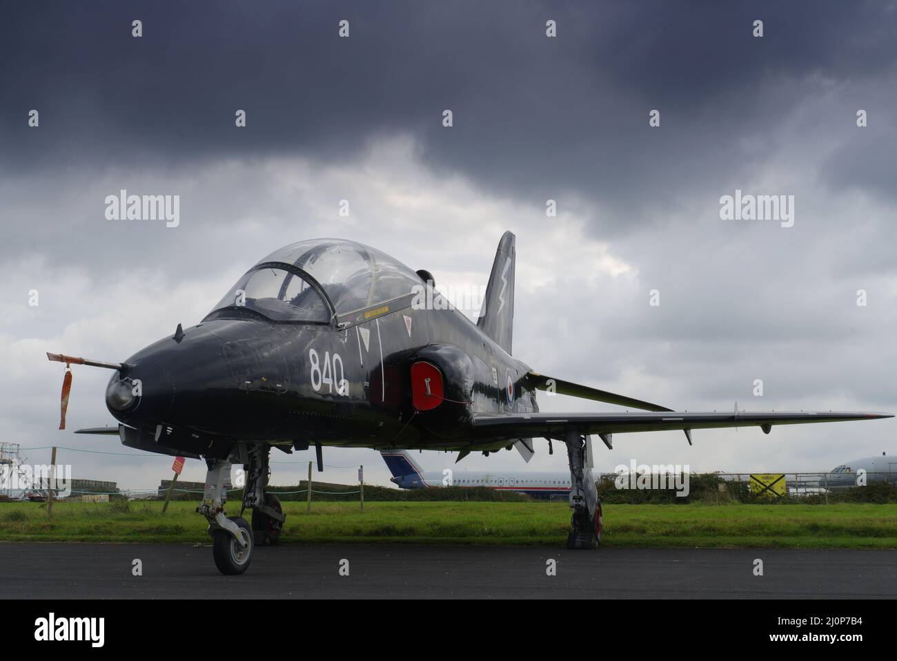 BAE Hawk T1 XX240, presso il Cornwall Aviation Heritage Centre. Foto Stock