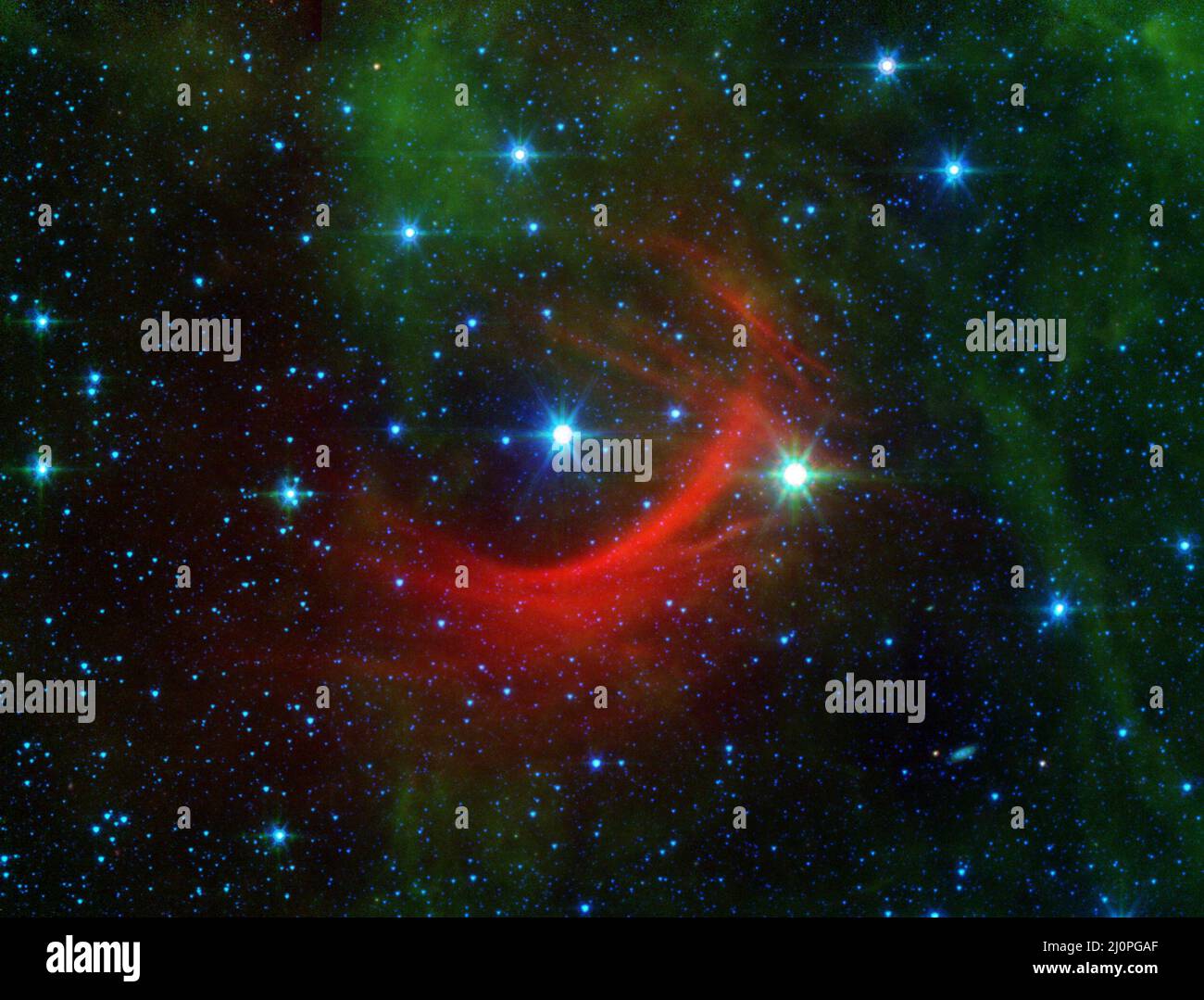 Roguish runaway stelle possono avere un grande impatto sul loro ambiente come si immergono attraverso la Via Lattea. La loro alta velocità shock incontra la galassia, creazione di archi, come si vede in questa nuova immagine rilasciata dalla NASA il telescopio spaziale Spitzer. In questo caso la speedster star è noto come Kappa Cassiopeiae o HD 2905 per gli astronomi. Si tratta di un enorme, supergiant calda. Ma ciò che rende veramente la stella che spiccano in questa immagine è la circostante, ventresche bagliore rosso di materiale nel suo percorso. Tali strutture sono chiamati shock di prua, e spesso possono essere visto di fronte il più veloce, la maggior parte delle stelle massicce in Foto Stock