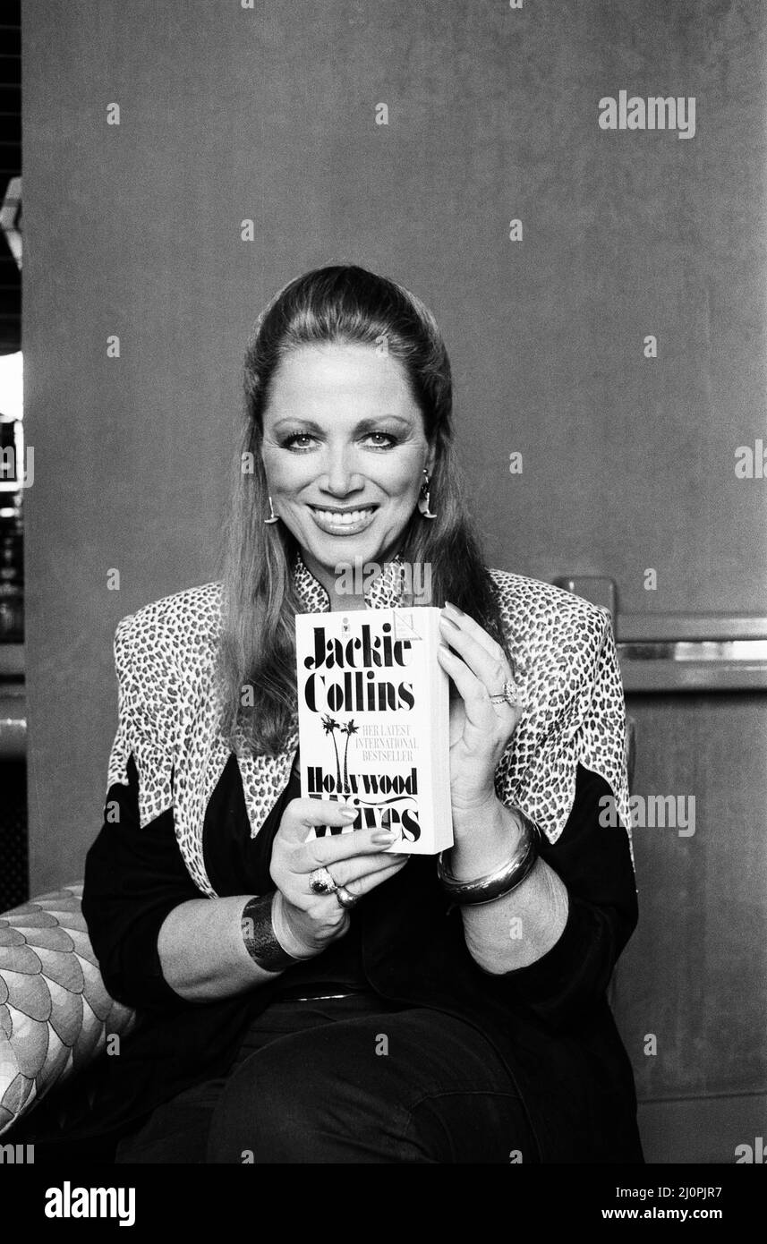 Jackie Collins, autore, nel Regno Unito per promuovere il suo nuovo libro, Hollywood Wives, nella foto a Londra, 18th giugno 1984. Foto Stock