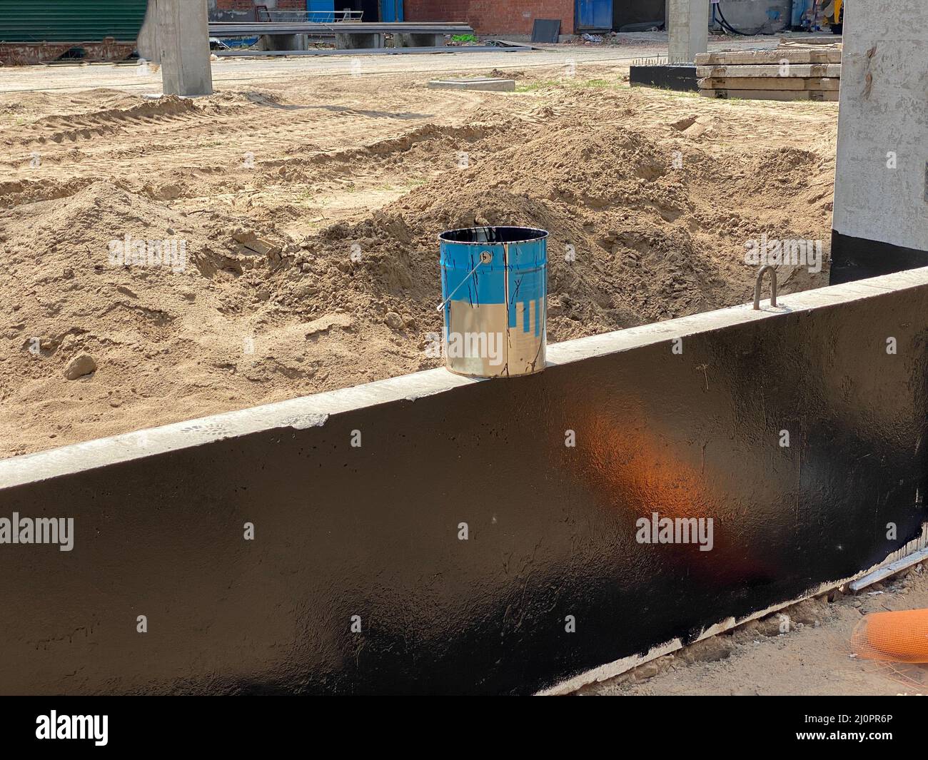 Dettagli delle strutture prefabbricate in calcestruzzo di un edificio pubblico. Foto Stock