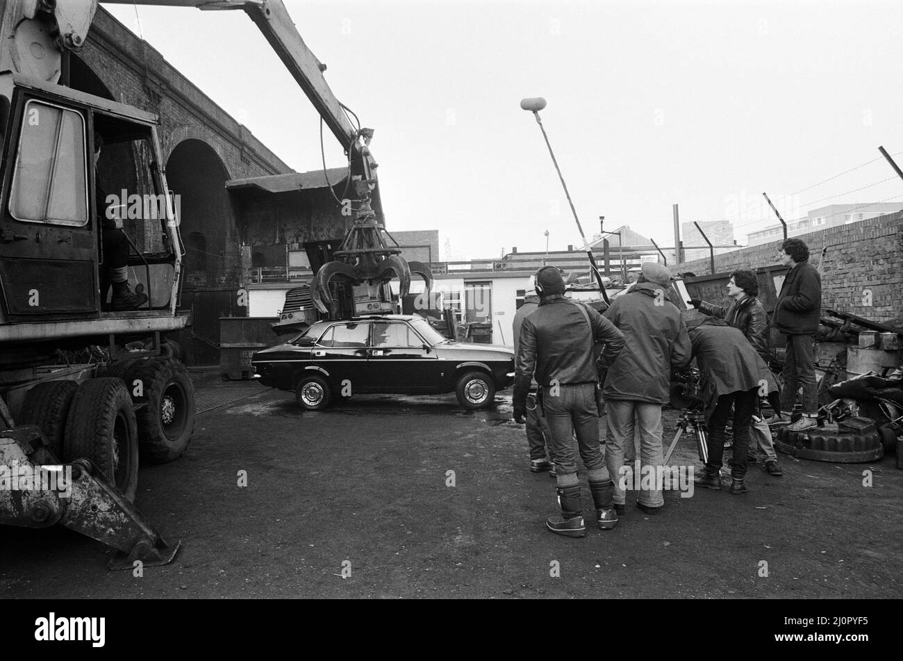 UB40 filmare un video film in un deposito. Il video film presenterà brani del loro album 'Labor of Love'.21st Gennaio 1983. Foto Stock