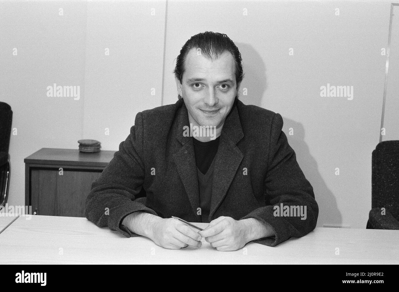 Rik Mayall uno dei creatori e delle star della commedia della BBC 2, 'The Young ones'/ 31st ottobre 1984 Foto Stock