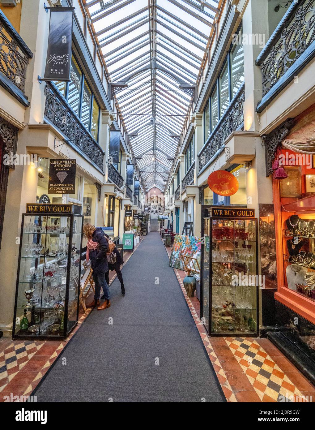 Clifton Arcade con la sua selezione unica di negozi e piccole imprese - Bristol UK Foto Stock