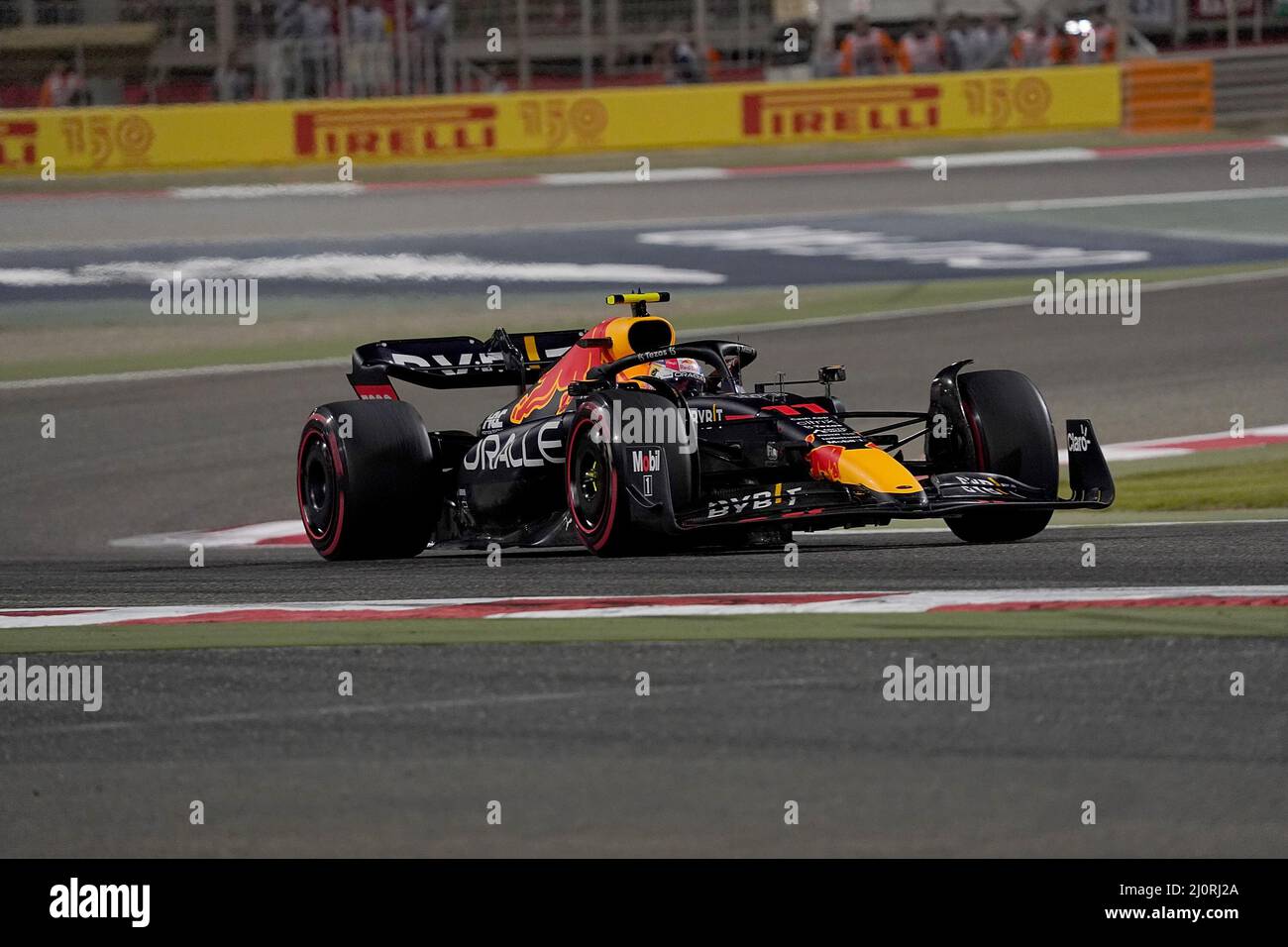 Sakhir, Bahrein. 20th Mar 2022. Motorsport: Campionato del mondo formula 1, Gran Premio del Bahrain, gara. Il pilota messicano Sergio Perez del team Red Bull Racing in pista. Credit: Hasan Bratic/dpa/Alamy Live News Foto Stock