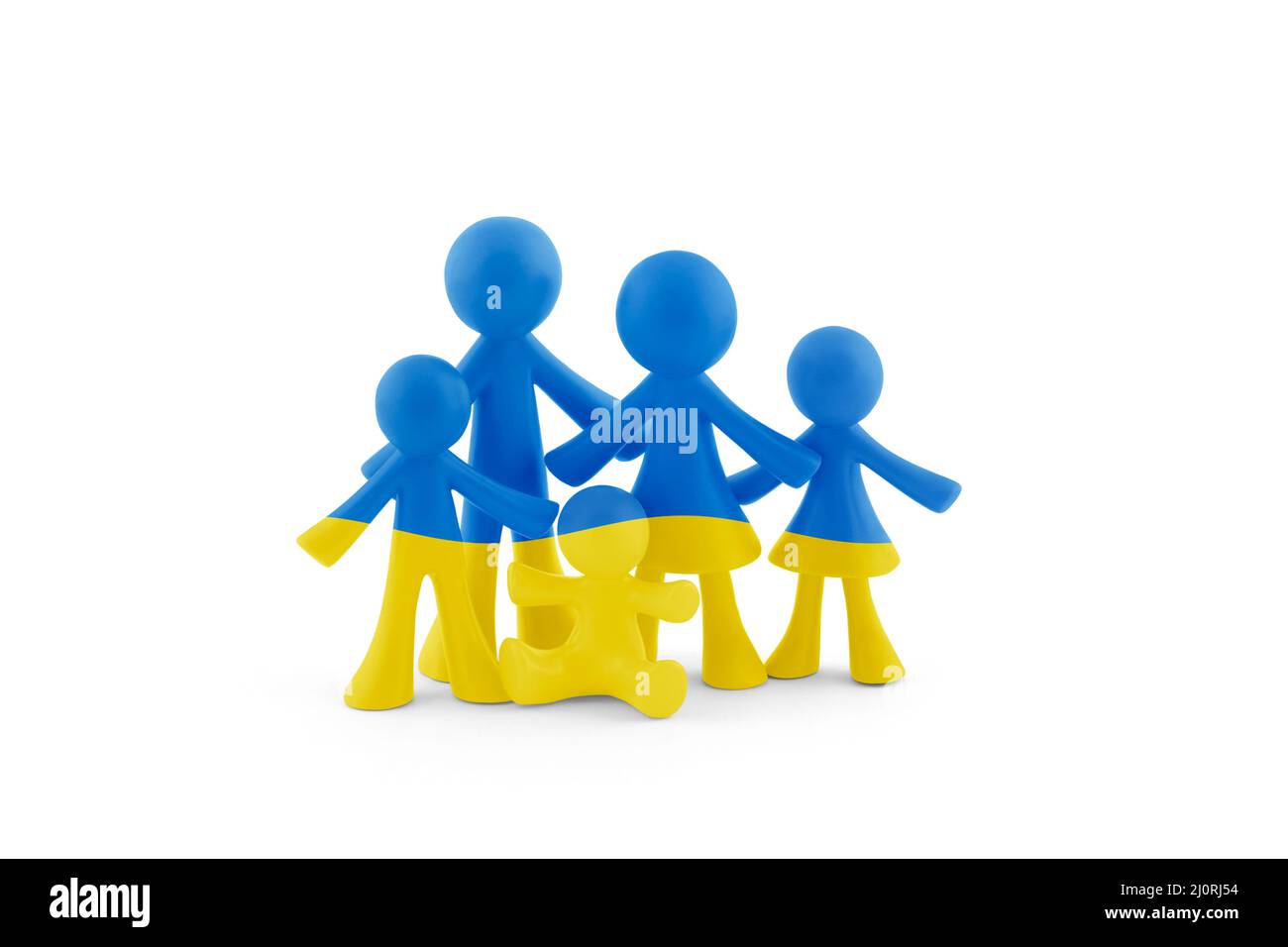 Figurine di famiglia con i colori della bandiera Ucraina su sfondo bianco con tracciato di ritaglio Foto Stock