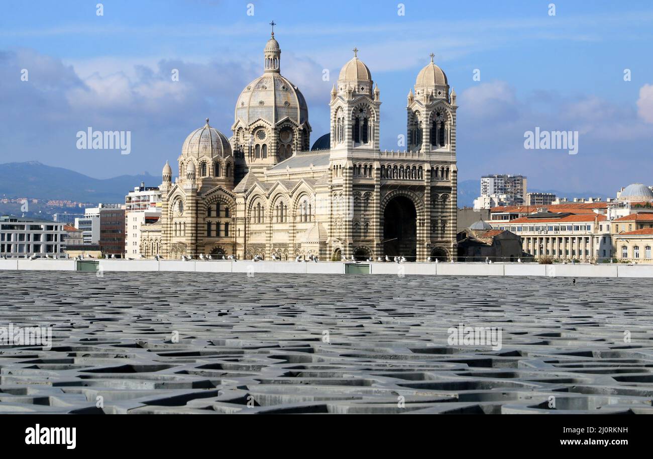 La cattedrale maggiore o cattedrale di Sainte-Marie-Majeure, in stile neo-bizantino, è la cattedrale cattolica di Marsiglia. Foto Stock