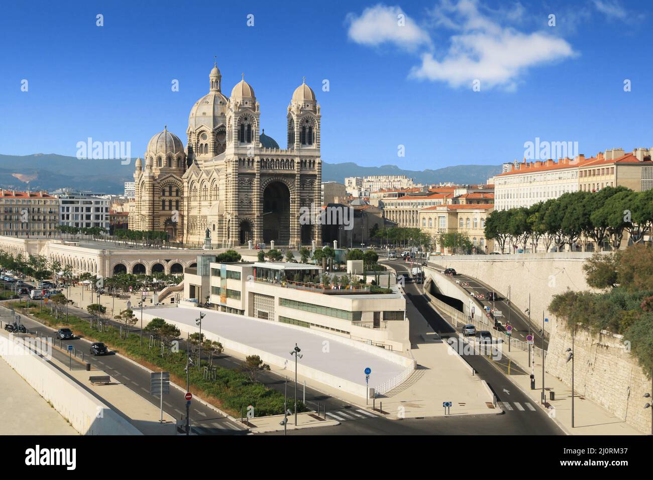 La cattedrale maggiore o cattedrale di Sainte-Marie-Majeure, in stile neo-bizantino, è la cattedrale cattolica di Marsiglia. Foto Stock