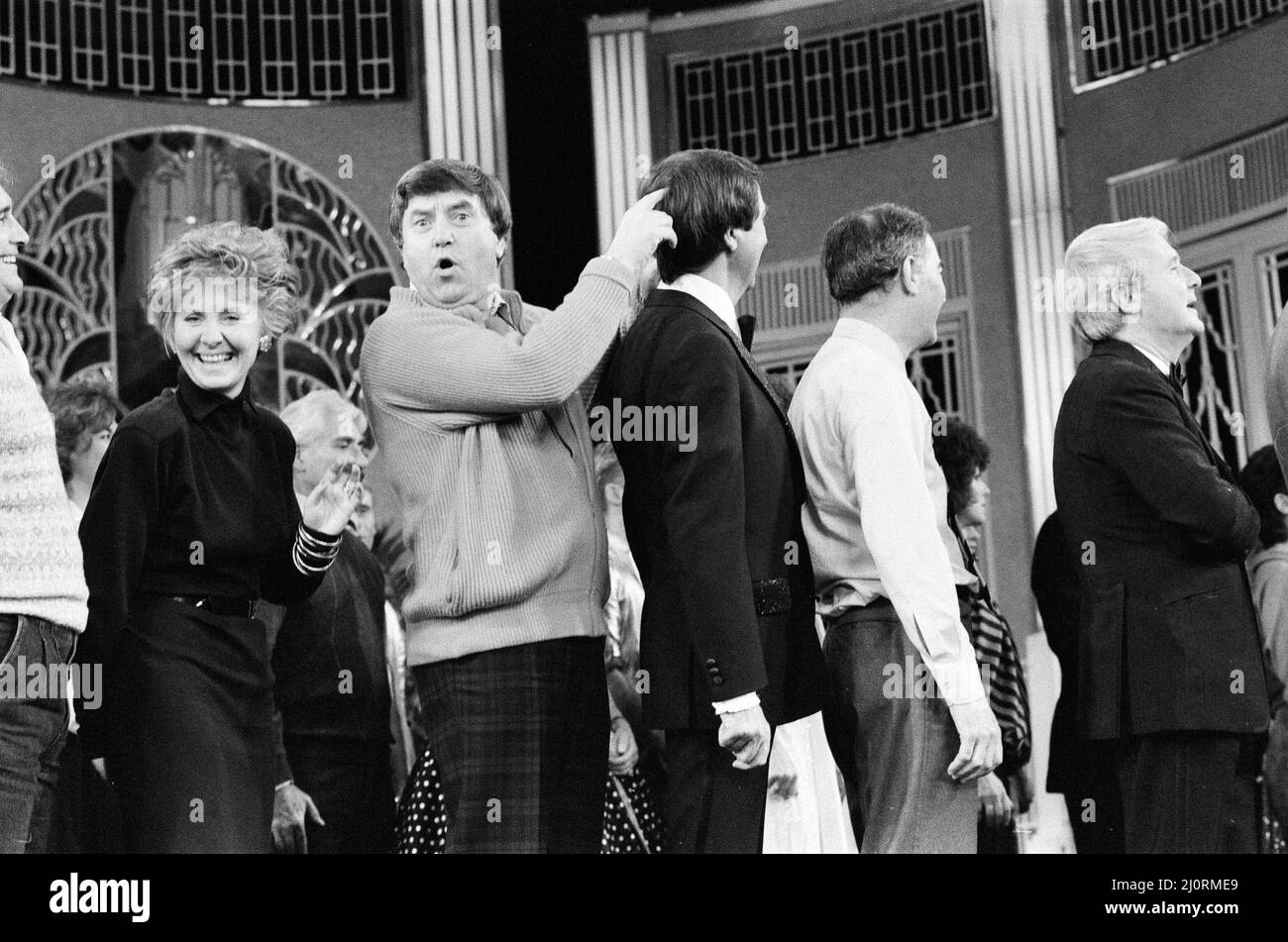 Stelle omaggio al compianto Eric Morecambe. Lulu, Jimmy Tarbuck, Des o'Connor, Ernie Wise. 9th novembre 1984. Foto Stock