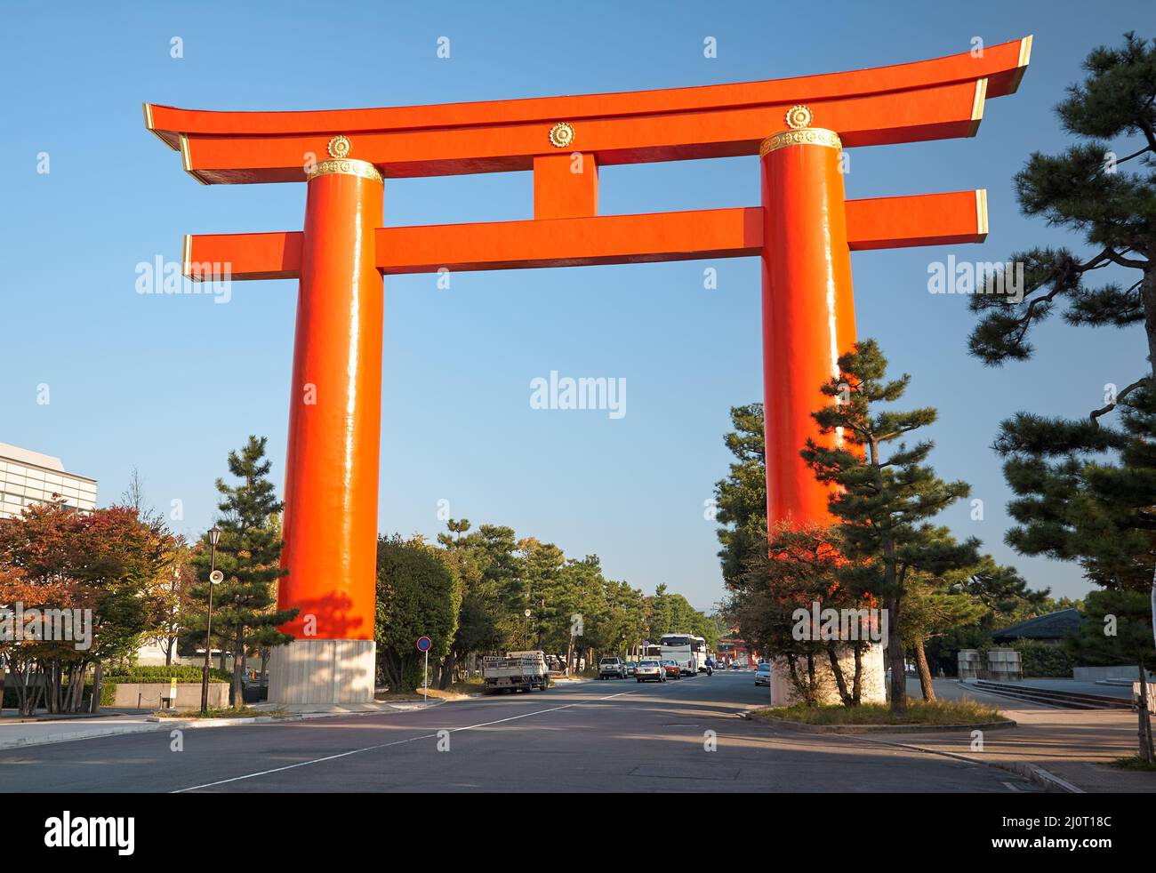 Torii porta del santuario Heian-jingu. Kyoto. Giappone Foto Stock