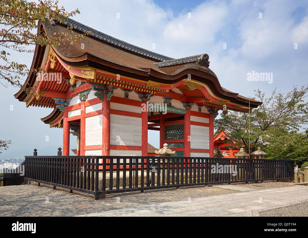 Porta ovest (sei-mon) al tempio Kiyomizu-dera. Kyoto. Giappone Foto Stock