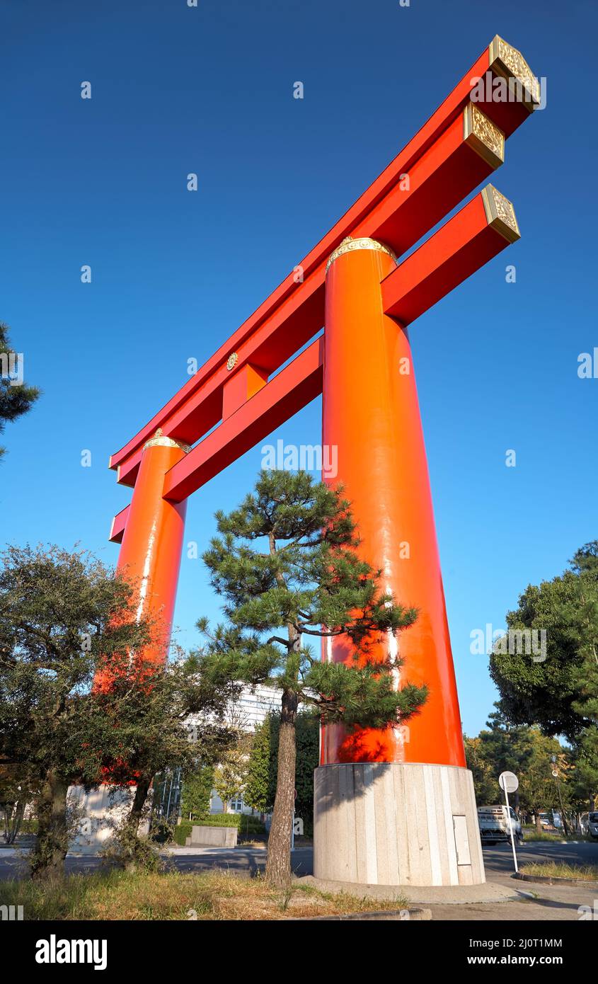 Torii porta del santuario Heian-jingu. Kyoto. Giappone Foto Stock