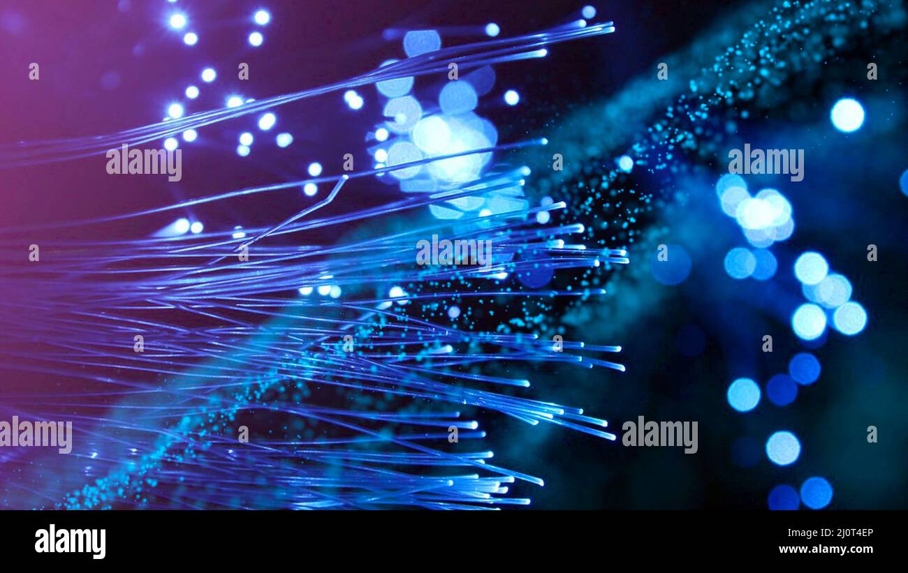 Fili in fibra che attraversano il cyberspazio con dati, fili in fibra ottica, concetto di connettività dati Foto Stock
