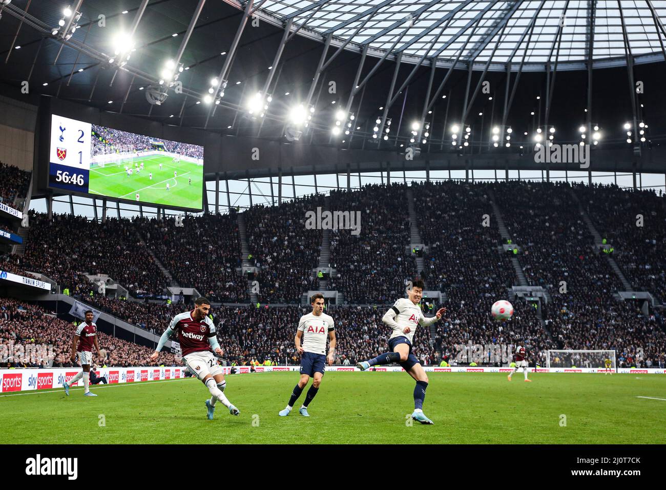 Londra, Inghilterra, 20th marzo 2022. Ha detto Benrahma del West Ham United attraversa la palla durante la partita della Premier League al Tottenham Hotspur Stadium, Londra. Il credito d'immagine dovrebbe leggere: Kieran Cleeves / Sportimage Credit: Sportimage/Alamy Live News Foto Stock