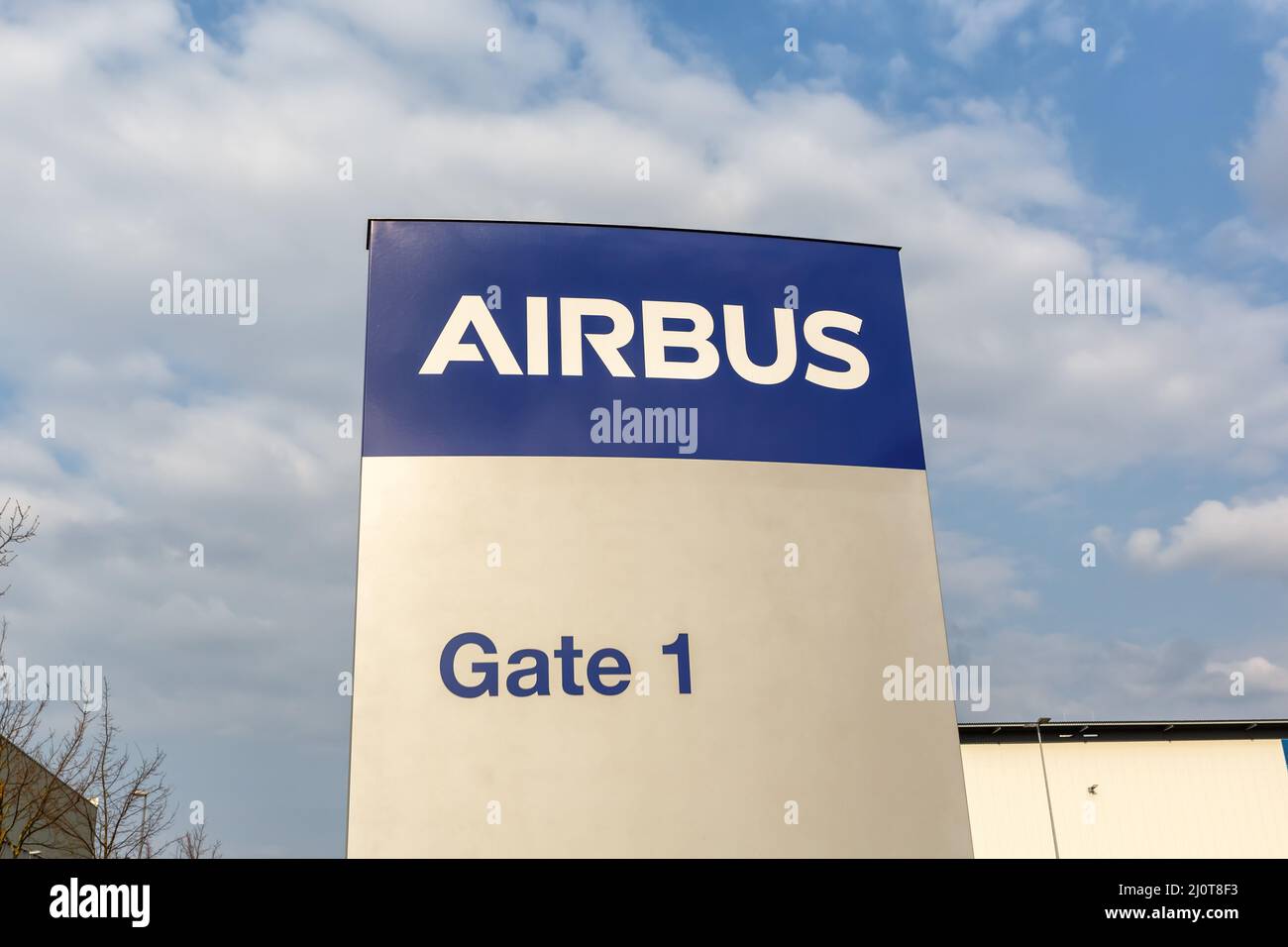 Logo Airbus presso la filiale dell'aeroporto di Brema in Germania Foto Stock