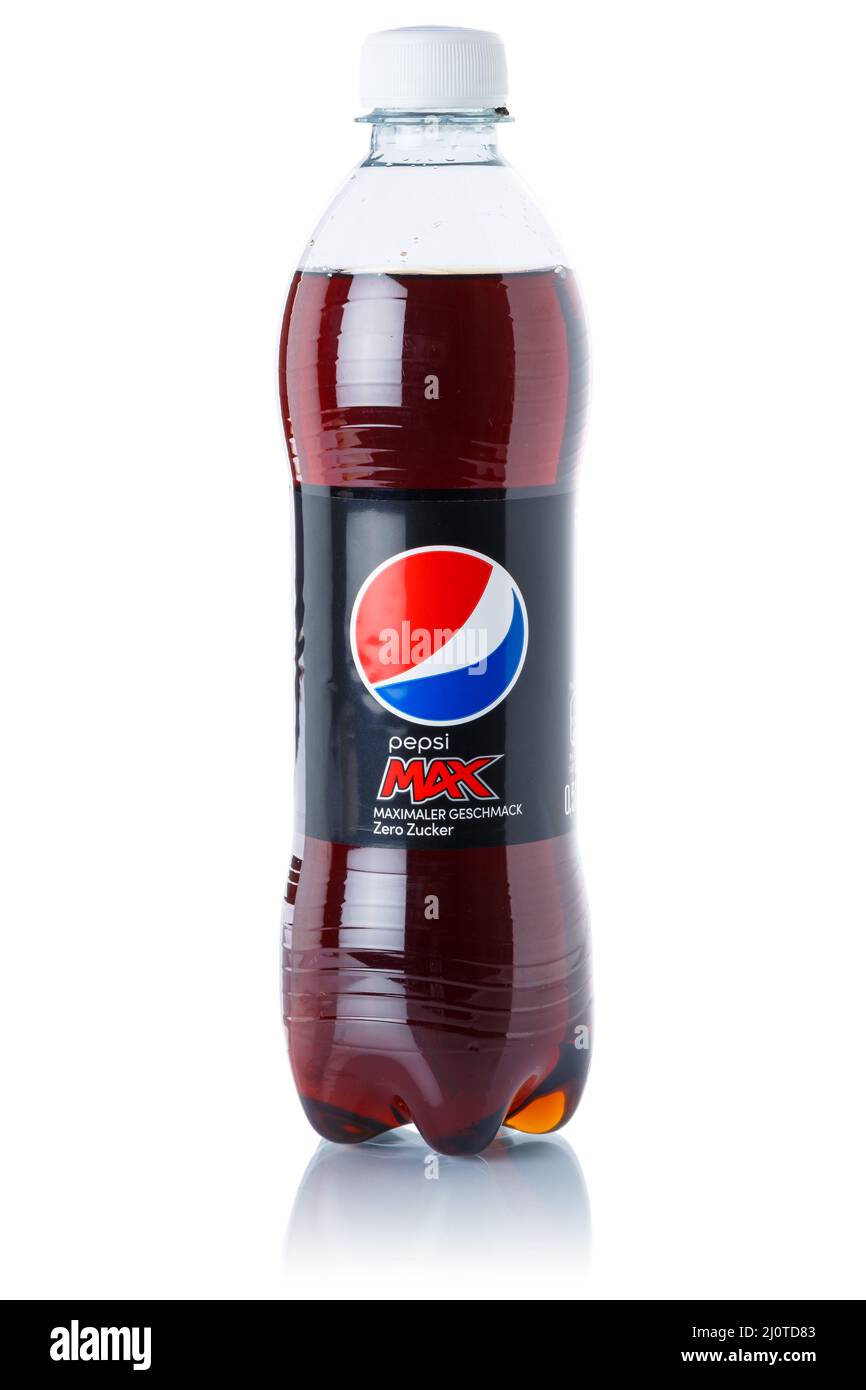 Pepsi Max Cola Lemonade bevanda analcolica in una bottiglia di plastica tagliata isolata su sfondo bianco Foto Stock