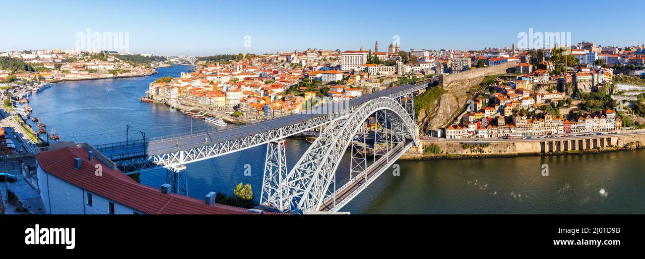 Porto Portogallo con ponte Dom Luis i sul fiume Douro viaggio città panorama Foto Stock