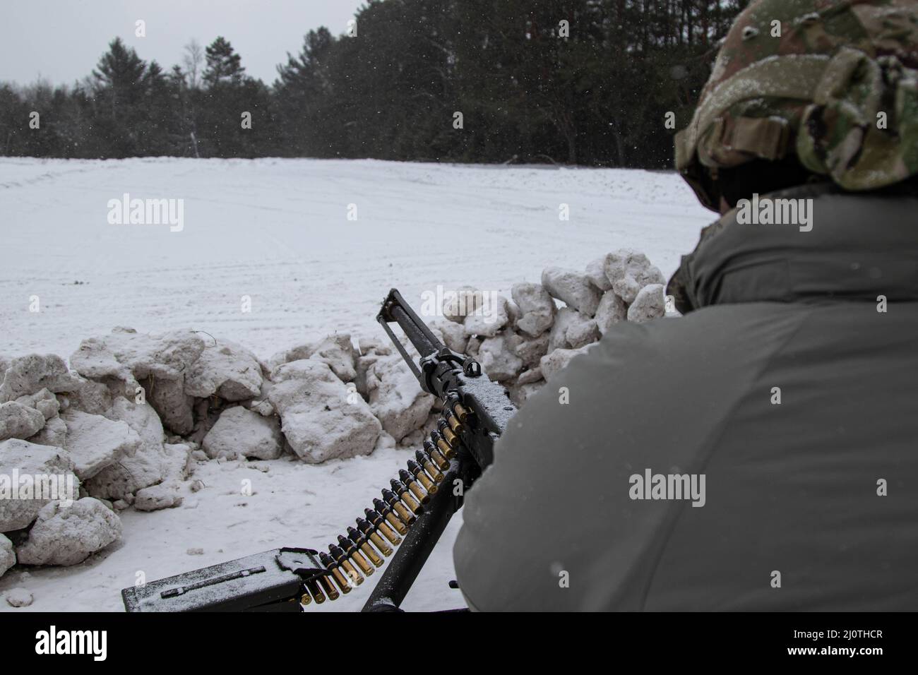 Charlie Battery, 120th Field Artillery Regiment, 32nd Infantry Brigade Combat Team, Wisconsin National Guard, ha risposto a un evento di risposta chimica simulata a Camp Grayling, Michigan, 25 gennaio 2022. L'evento ha avuto luogo durante il Northern Strike 22-1 ("Winter Strike"), un'esercitazione sponsorizzata dal National Guard Bureau, tenutasi il 21-30 gennaio con partecipanti di diversi stati degli Stati Uniti e forze partner presso il centro di addestramento di manovra congiunta di Camp Grayling e il centro di addestramento di preparazione al combattimento di Alpena, Michigan, Che insieme compongono il National All-Domain Warwarghing Center (NADWC) (U.S.A. Guardia Nazionale dell'esercito foto da Foto Stock