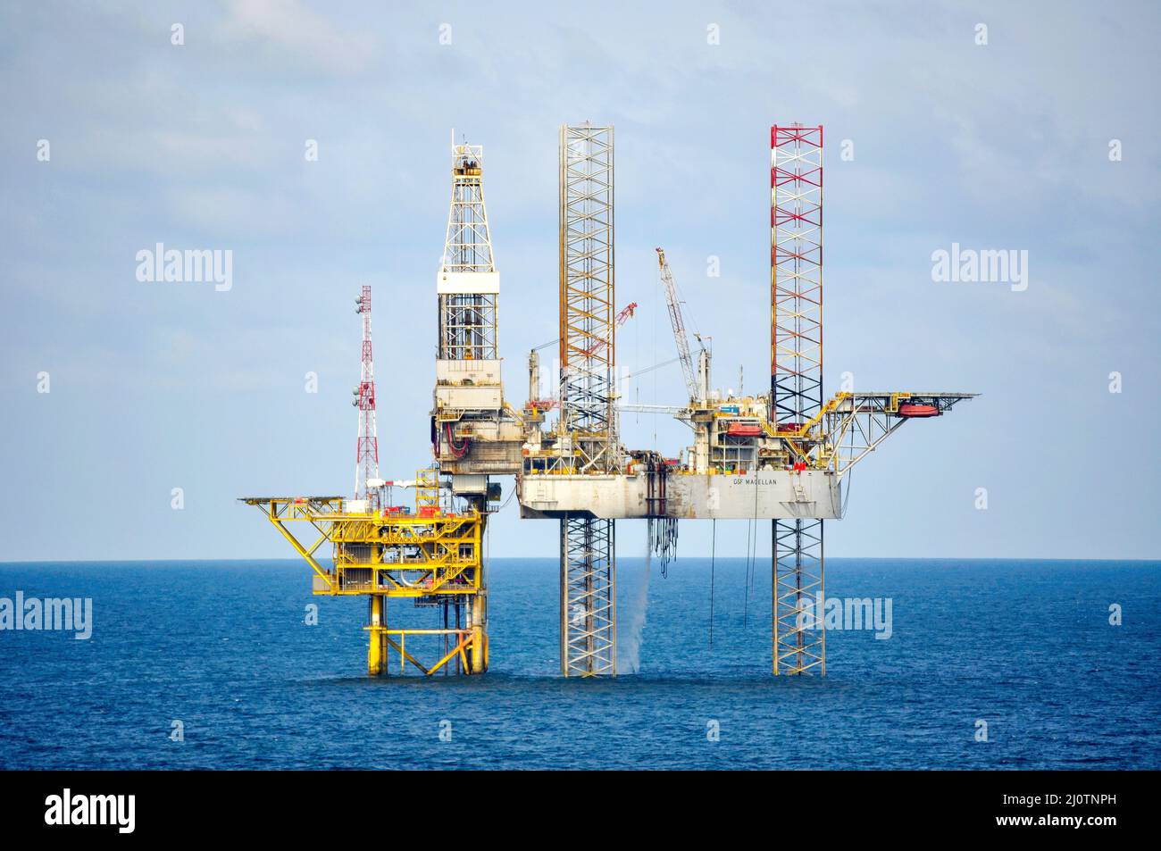 Large offshore oil rig platform immagini e fotografie stock ad alta ...