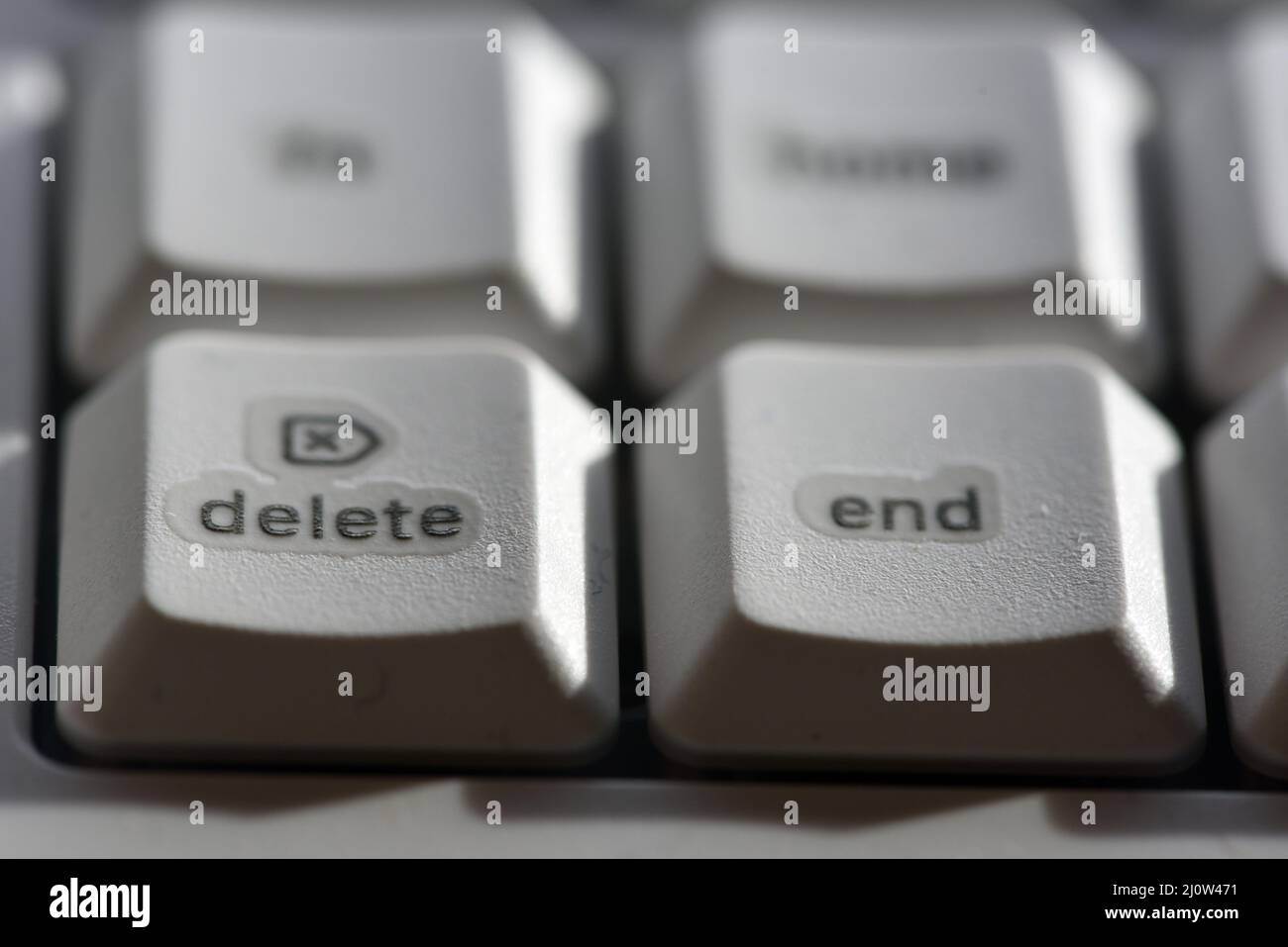 Vista macro dei tasti di eliminazione e fine sulla tastiera di un computer Foto Stock